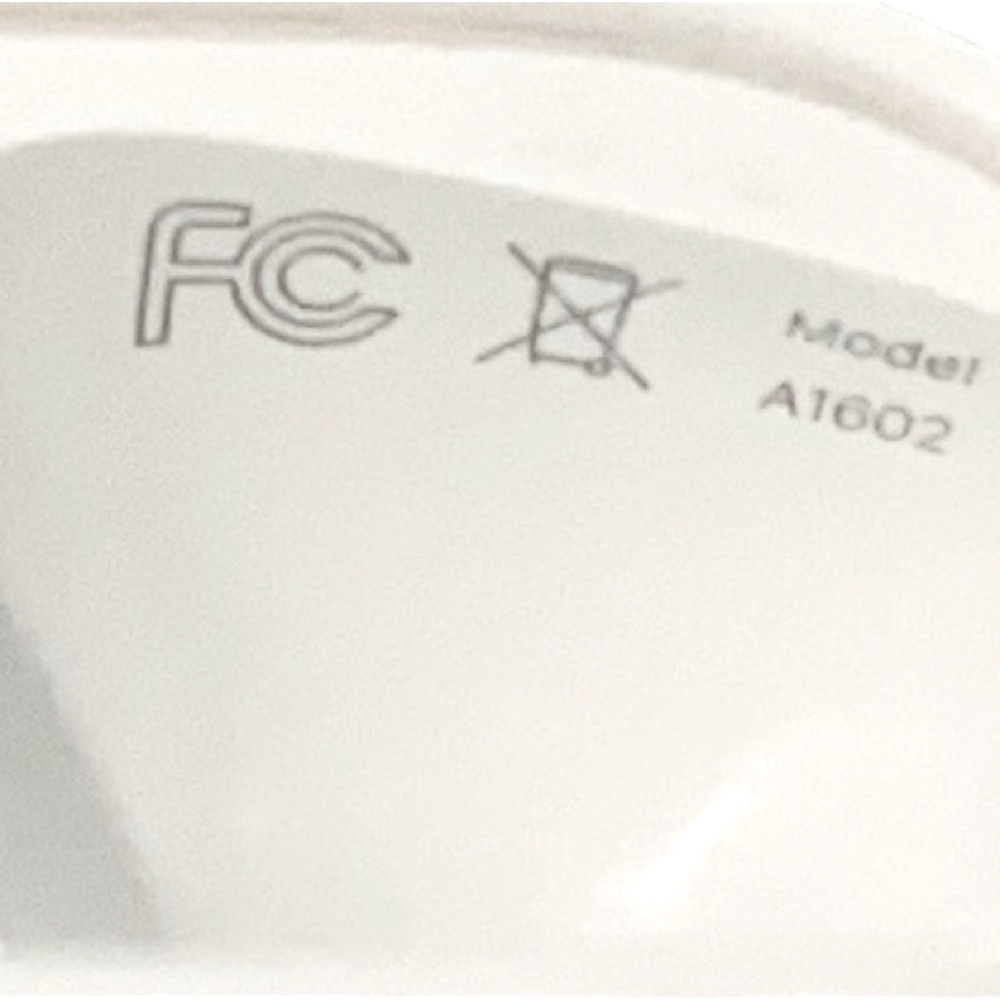 AirPods Lightning Charging Case A1602 - Genuine -Cosmetic Damage -Works Properly - Picture 9 of 16